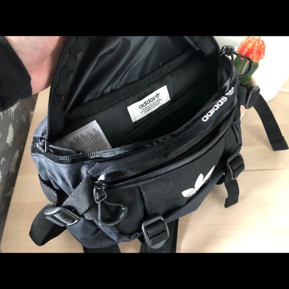 ADIDAS fannypack - Picture 2 of 2